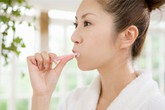 Đánh răng trước khi ăn sáng, sai lầm gây hại sức khỏe hơn 80% mọi người mắc phải Đánh răng trước khi ăn sáng, sai lầm gây hại sức khỏe hơn 80% mọi người mắc phải