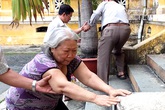 Thắng kiện đòi nhà từ tờ di chúc đã hủy, 2 cụ già rơi nước mắt Thắng kiện đòi nhà từ tờ di chúc đã hủy, 2 cụ già rơi nước mắt