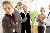 Mẹo phong thủy giúp đối phó tiểu nhân nơi công sở Mẹo phong thủy giúp đối phó tiểu nhân nơi công sở