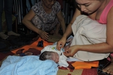 Nữ sinh 19 tuổi thừa nhận bỏ rơi con mới sinh bên vệ đường Nữ sinh 19 tuổi thừa nhận bỏ rơi con mới sinh bên vệ đường