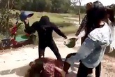 Nhóm nữ sinh đánh bạn bị đuổi học, bồi thường 18 triệu đồng Nhóm nữ sinh đánh bạn bị đuổi học, bồi thường 18 triệu đồng