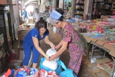 Quảng Trị: Dân đổ xô đi mua muối, mắm dự trữ Quảng Trị: Dân đổ xô đi mua muối, mắm dự trữ