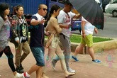 Lâm Tâm Như che chắn bụng bầu khi bị 'soi' Lâm Tâm Như che chắn bụng bầu khi bị 'soi'