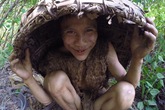 'Cha con người rừng' Việt Nam lên báo Tây 'Cha con người rừng' Việt Nam lên báo Tây