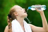 Uống nước cũng cần đúng cách: Tuyệt đối tránh những sai lầm sau đây Uống nước cũng cần đúng cách: Tuyệt đối tránh những sai lầm sau đây