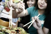 Bệnh viêm gan B có lây qua đường ăn uống? Bệnh viêm gan B có lây qua đường ăn uống?