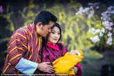 Ông vua yêu vợ ở xứ sở hạnh phúc khoe ảnh gia đình đẹp như cổ tích Ông vua yêu vợ ở xứ sở hạnh phúc khoe ảnh gia đình đẹp như cổ tích
