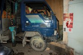 Xe tải mất thắng “bay”... như phim hành động Xe tải mất thắng “bay”... như phim hành động
