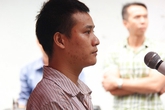 Xót xa cảnh hai con nhỏ cười tươi khi cha bị án chung thân Xót xa cảnh hai con nhỏ cười tươi khi cha bị án chung thân