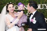 Con gái Trang Nhung lần đầu lộ diện trong tiệc cưới Con gái Trang Nhung lần đầu lộ diện trong tiệc cưới