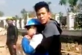 Giải cứu nữ sinh bị thanh niên "ngáo đá" kề dao dọa giết Giải cứu nữ sinh bị thanh niên "ngáo đá" kề dao dọa giết