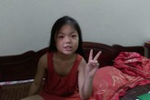 Kỳ lạ cô bé “siêu nhân” bịt mắt vẫn đọc sách, phân biệt màu Kỳ lạ cô bé “siêu nhân” bịt mắt vẫn đọc sách, phân biệt màu