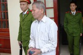 Dụ bé gái 10 tuổi làm "trò người lớn", ông lão lĩnh 13 năm tù Dụ bé gái 10 tuổi làm "trò người lớn", ông lão lĩnh 13 năm tù
