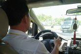 Sau vụ tài xế taxi bị cứa cổ trên phố Hà Nội: Lái xe lo khi chạy đêm Sau vụ tài xế taxi bị cứa cổ trên phố Hà Nội: Lái xe lo khi chạy đêm