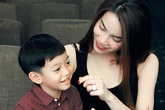 Su Beo nhí nhố đáng yêu theo mẹ đi tập chương trình Su Beo nhí nhố đáng yêu theo mẹ đi tập chương trình