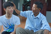 Con trai người thợ cắt tóc giành huy chương vàng Hóa học quốc tế Con trai người thợ cắt tóc giành huy chương vàng Hóa học quốc tế