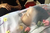 Bé trai như thiên thần tử vong vì bị mẹ cho uống thuốc độc Bé trai như thiên thần tử vong vì bị mẹ cho uống thuốc độc