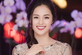 Người yêu Cường Đô la lấp ló 'nội y' với áo dài xuyên thấu Người yêu Cường Đô la lấp ló 'nội y' với áo dài xuyên thấu