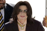 Phát hiện hình ảnh khiêu dâm trẻ em trong nhà Michael Jackson Phát hiện hình ảnh khiêu dâm trẻ em trong nhà Michael Jackson