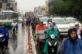 Taxi 7 chỗ rớt bánh khi đang đổ dốc cầu vượt Taxi 7 chỗ rớt bánh khi đang đổ dốc cầu vượt