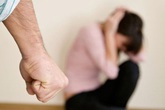Chuyện đời đẫm nước mắt của người vợ nhiều năm bị chồng bạo hành Chuyện đời đẫm nước mắt của người vợ nhiều năm bị chồng bạo hành