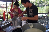 Bà hàng tào phớ bán 1.500 bát/ngày, lãi đủ 8 triệu Bà hàng tào phớ bán 1.500 bát/ngày, lãi đủ 8 triệu