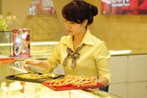 Giá vàng hôm nay tiếp tục lao dốc, lỗ nặng thêm Giá vàng hôm nay tiếp tục lao dốc, lỗ nặng thêm