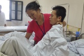 Khốn khổ "gia đình ngớ ngẩn” liêu xiêu vì bạo bệnh Khốn khổ "gia đình ngớ ngẩn” liêu xiêu vì bạo bệnh