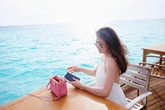 Điểm khác nhau trong cách yêu "bạn trai đại gia" của Kỳ Duyên và Tú Anh Điểm khác nhau trong cách yêu "bạn trai đại gia" của Kỳ Duyên và Tú Anh