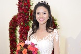 "Gái quê" Lê Thị Phương giản dị với váy cưới bạn tặng "Gái quê" Lê Thị Phương giản dị với váy cưới bạn tặng