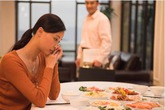 Sống bên chồng nhưng cháy bỏng ước mong tái hợp người tình cũ Sống bên chồng nhưng cháy bỏng ước mong tái hợp người tình cũ