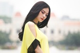 Thu Thủy mảnh mai với váy suông đơn sắc Thu Thủy mảnh mai với váy suông đơn sắc