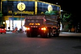 Xe tải chở đất lộng hành ở Huế: Bảo vệ đòi xóa dữ liệu của phóng viên Xe tải chở đất lộng hành ở Huế: Bảo vệ đòi xóa dữ liệu của phóng viên