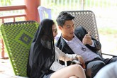 Mạc Hồng Quân tình tứ với bạn diễn trên trường quay Mạc Hồng Quân tình tứ với bạn diễn trên trường quay