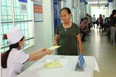 Thái độ của nhân viên y tế dần thay đổi, bức xúc của người dân giảm Thái độ của nhân viên y tế dần thay đổi, bức xúc của người dân giảm