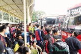 Vé xe khách dịp Tết Nguyên đán: Hành khách lo phụ thu đội giá gấp đôi Vé xe khách dịp Tết Nguyên đán: Hành khách lo phụ thu đội giá gấp đôi