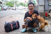 Sau một năm gây "bão mạng", cuộc sống người đánh giày câm và chú chó mù giờ ra sao? Sau một năm gây "bão mạng", cuộc sống người đánh giày câm và chú chó mù giờ ra sao?
