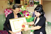 Cô giáo “nối những bờ vui” cho người dân nghèo Cô giáo “nối những bờ vui” cho người dân nghèo