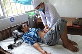 8 người nhập viện sau khi uống nước để qua đêm 8 người nhập viện sau khi uống nước để qua đêm