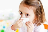 Bé 2 tuổi nhập viện vì uống nhầm thuốc nhỏ mũi Bé 2 tuổi nhập viện vì uống nhầm thuốc nhỏ mũi