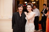Á hậu Thụy Vân rạng rỡ bên bố mẹ Á hậu Thụy Vân rạng rỡ bên bố mẹ