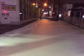 Bọt trắng bí ẩn phủ kín đường đi Nhật Bản sau động đất Bọt trắng bí ẩn phủ kín đường đi Nhật Bản sau động đất