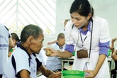 Người phụ nữ tận tâm với bệnh nhân tâm thần Người phụ nữ tận tâm với bệnh nhân tâm thần