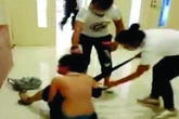 Một cô gái trẻ bị người yêu cũ của bạn trai đánh đập thê thảm, lột đồ công khai Một cô gái trẻ bị người yêu cũ của bạn trai đánh đập thê thảm, lột đồ công khai