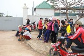 Hàng trăm công nhân đồng loạt nghỉ việc đòi quyền lợi Hàng trăm công nhân đồng loạt nghỉ việc đòi quyền lợi