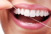 Thói quen tai hại khi xỉa răng bằng tăm Thói quen tai hại khi xỉa răng bằng tăm