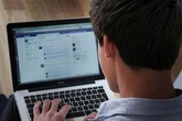 Bình luận, chia sẻ bài viết dung tục trên Facebook: Khó xử phạt sinh viên Bình luận, chia sẻ bài viết dung tục trên Facebook: Khó xử phạt sinh viên