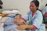 Thương cảm gia đình 3 người cùng mắc bệnh trọng Thương cảm gia đình 3 người cùng mắc bệnh trọng