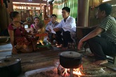 Nguy hiểm từ việc sinh đẻ tại nhà: Bác sĩ suýt mất mạng khi đi “cắm bản” Nguy hiểm từ việc sinh đẻ tại nhà: Bác sĩ suýt mất mạng khi đi “cắm bản”