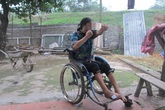 Mẹ ngồi xe lăn khóc nấc khi biết con thành kẻ sát nhân Mẹ ngồi xe lăn khóc nấc khi biết con thành kẻ sát nhân